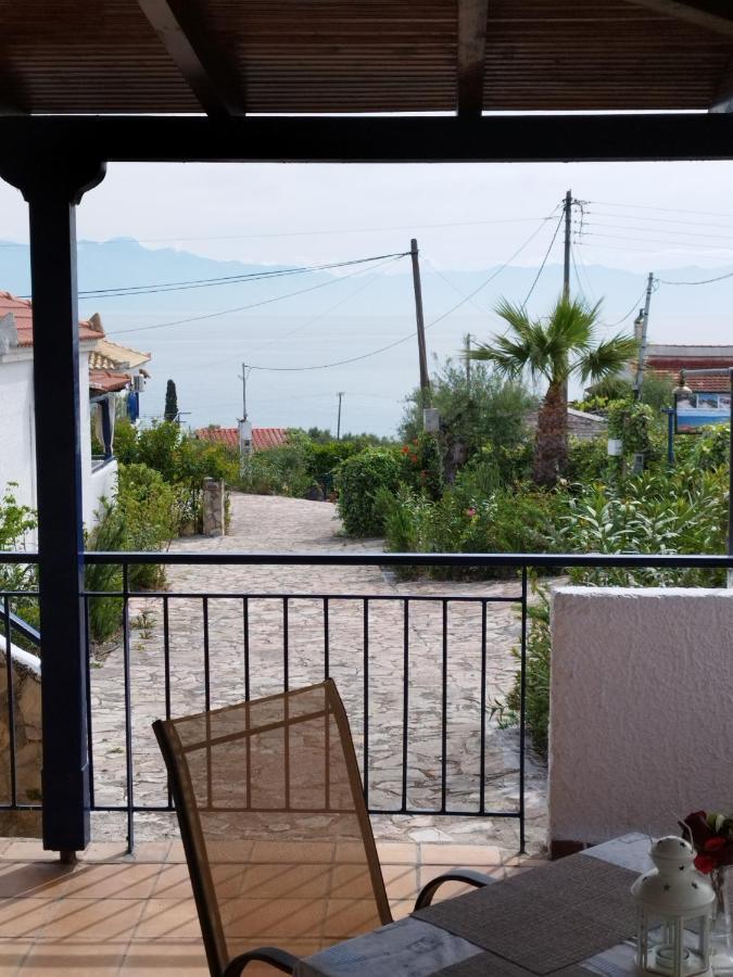 Takis Haikos House Two Minutes Walk To The Beach Peroulia Vounaria Exterior photo