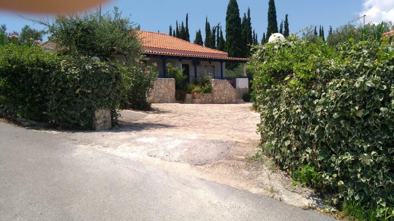 Takis Haikos House Two Minutes Walk To The Beach Peroulia Vounaria Exterior photo